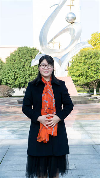 周霞(图1) 1-22062Q41521117.jpg