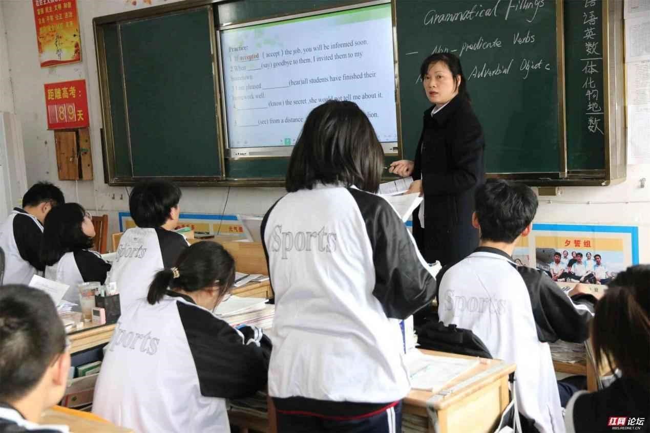 2资阳区高三二轮复习培训暨学科研讨会在益阳市六中举行(图5)
