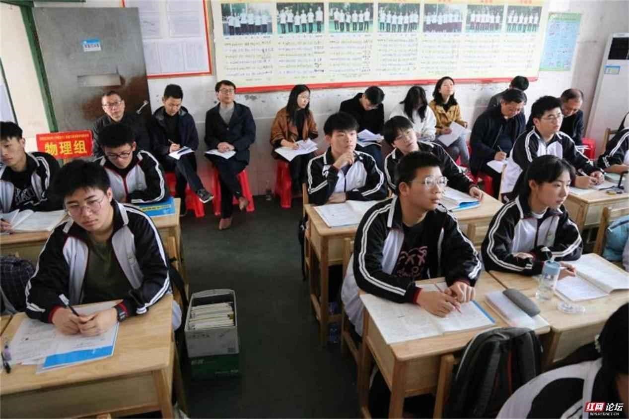 2资阳区高三二轮复习培训暨学科研讨会在益阳市六中举行(图10)